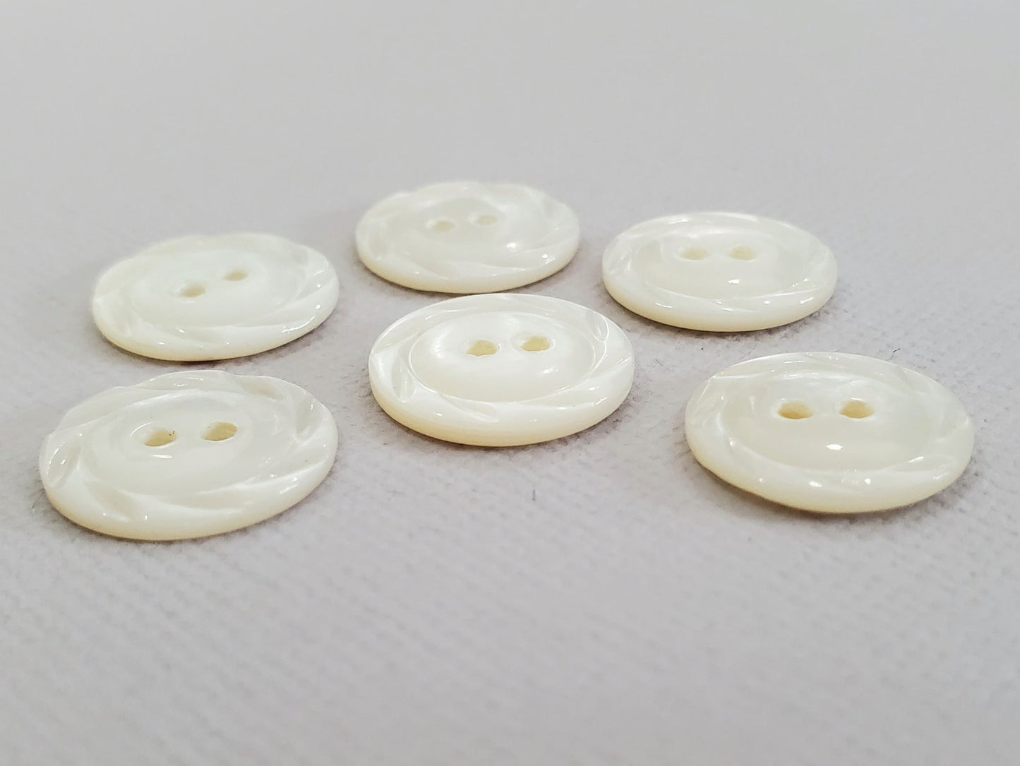 Vintage Mother of Pearl Buttons: Carved Rim, 8 Piece Lot (14mm)
