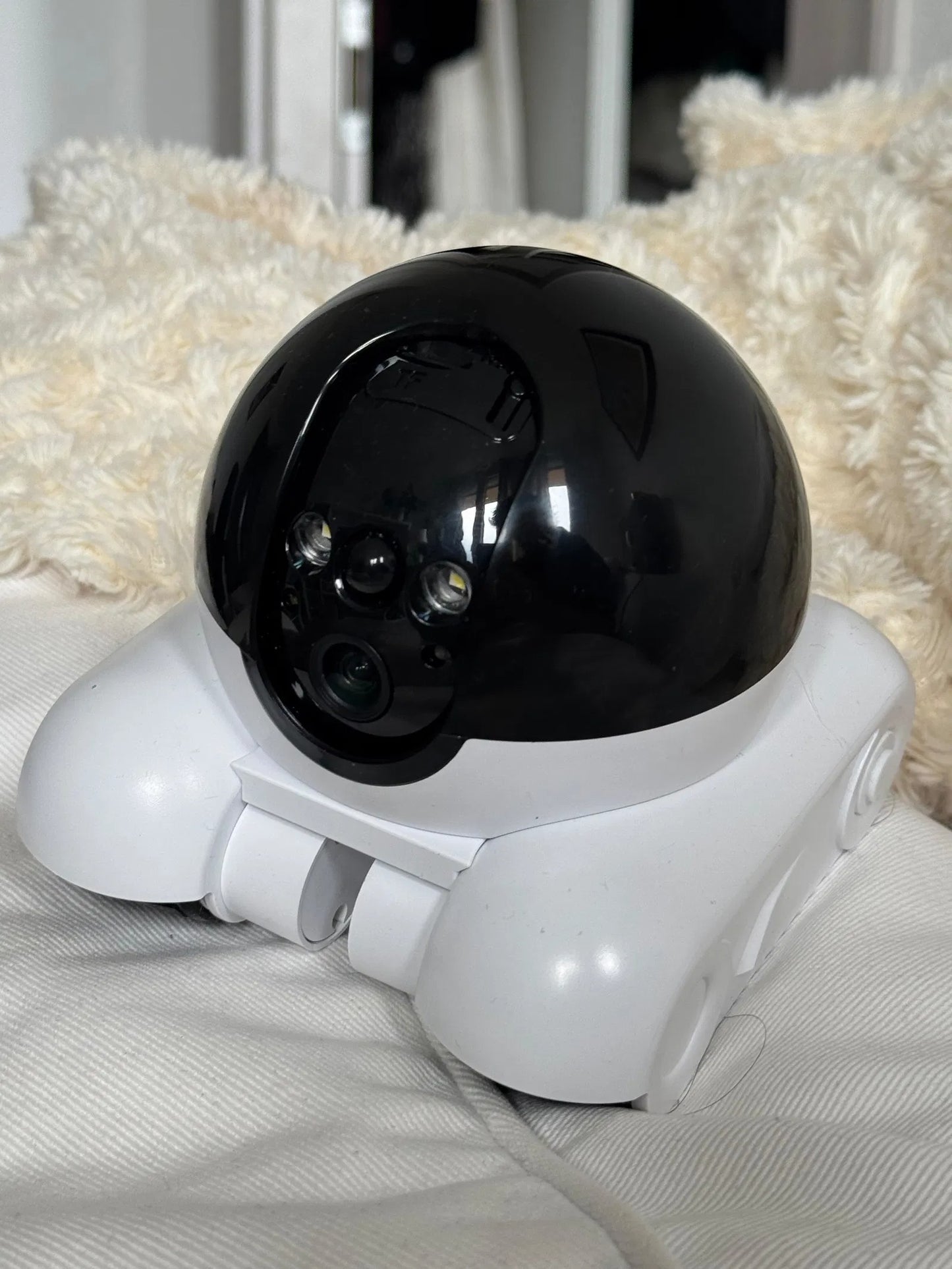 🤖 Smart Companion Robot – Stay Connected with Home, Pets & Family from Anywhere