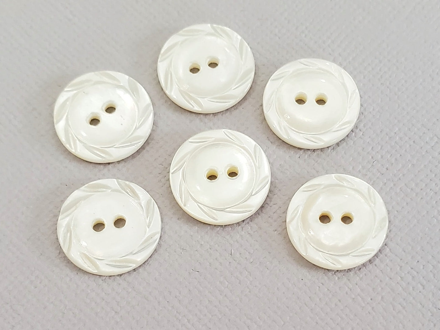 Vintage Mother of Pearl Buttons: Carved Rim, 8 Piece Lot (14mm)